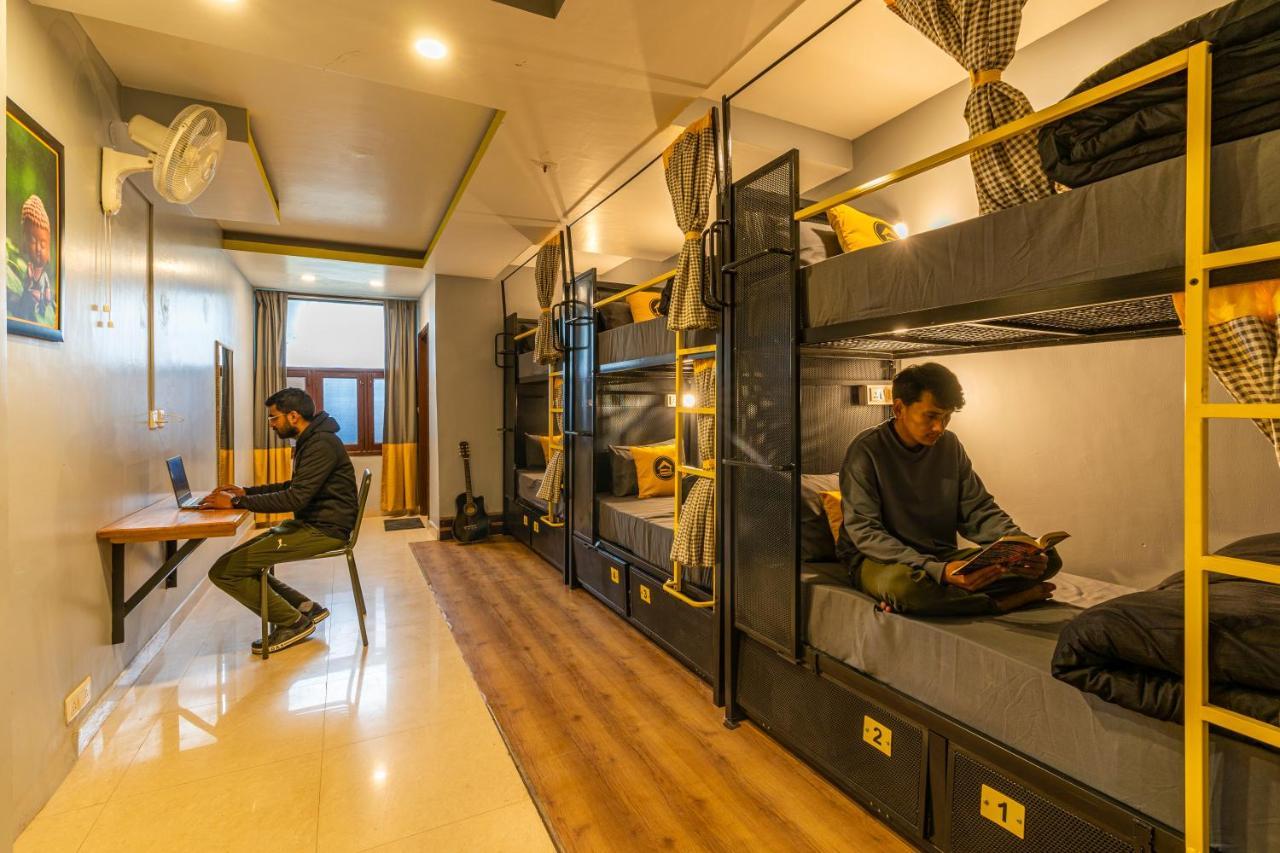 The Hosteller Mcleodganj, Mall Road МакЛеод Ганж Екстериор снимка