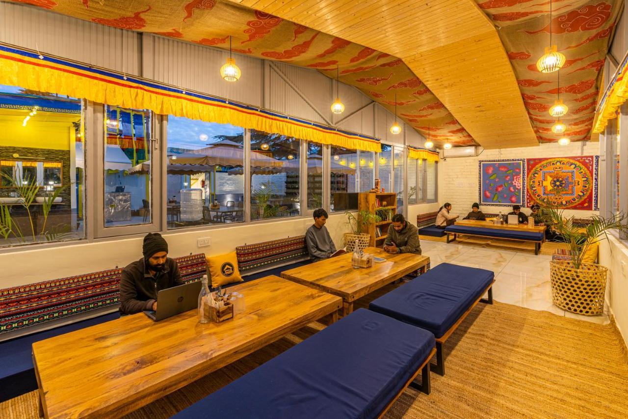 The Hosteller Mcleodganj, Mall Road МакЛеод Ганж Екстериор снимка