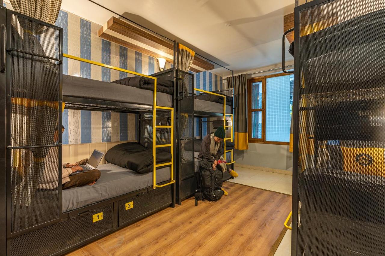 The Hosteller Mcleodganj, Mall Road МакЛеод Ганж Екстериор снимка