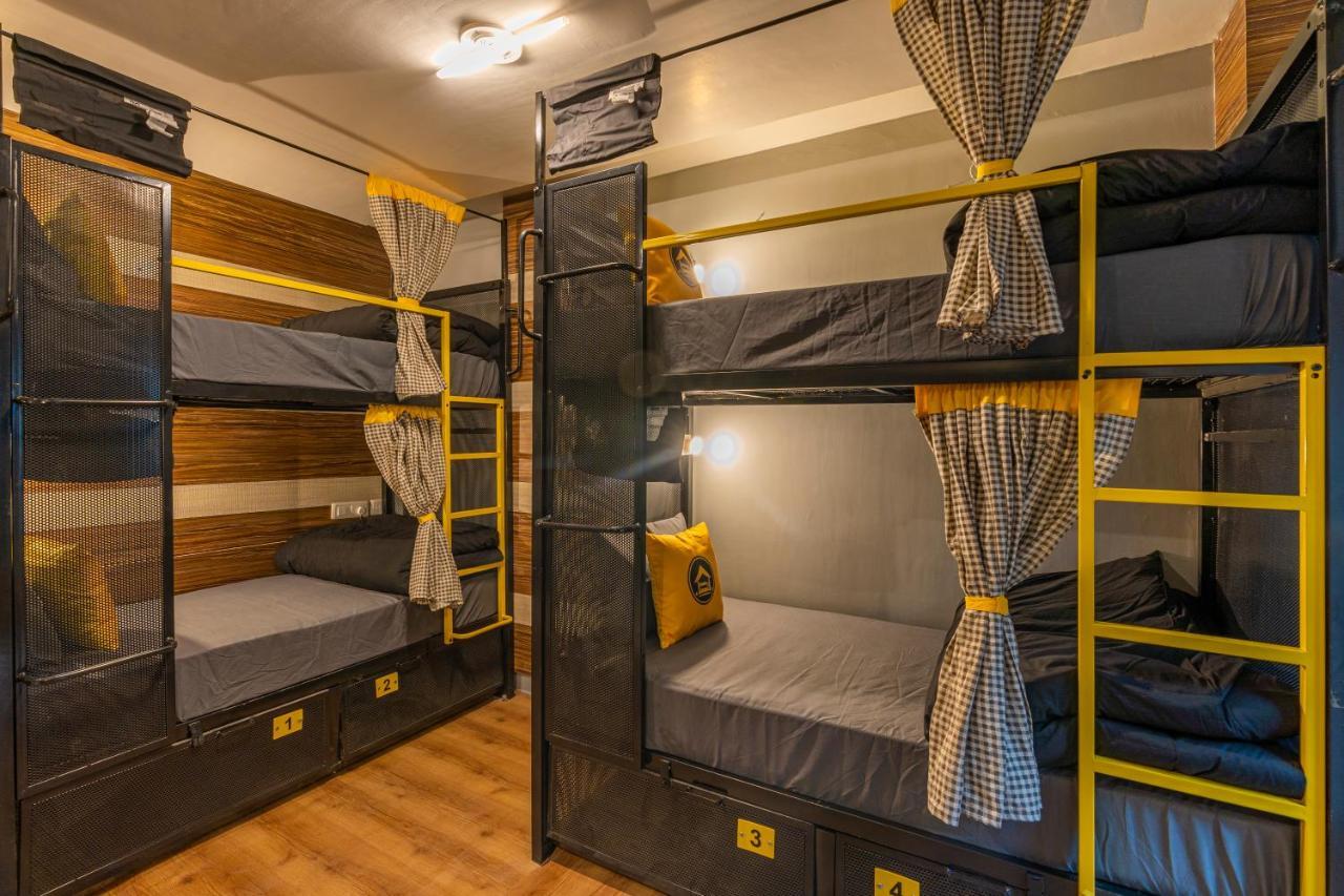 The Hosteller Mcleodganj, Mall Road МакЛеод Ганж Екстериор снимка